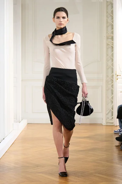 Look 4